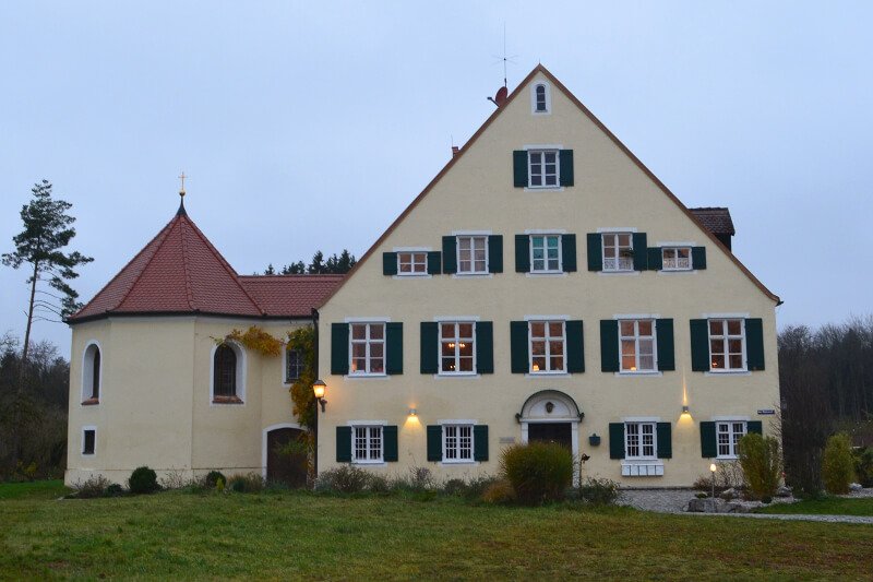 chapel with residential house in gut mischenried near munich