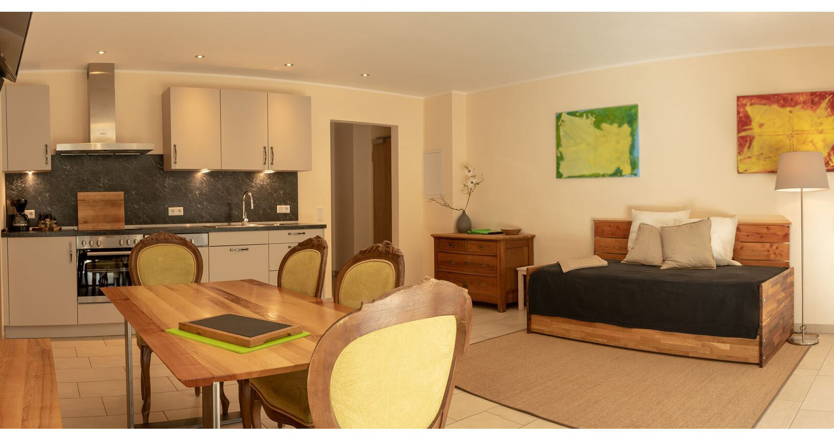 gut-mischenried-ferienwohnung-apfel-2-wohnzimmer-kueche