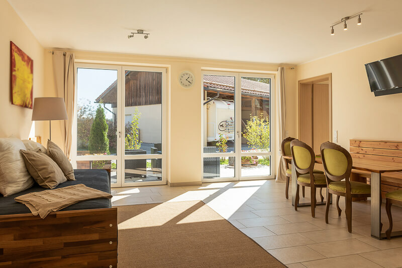 gut-mischenried-ferienwohnung-apfel-2-wohnzimmer