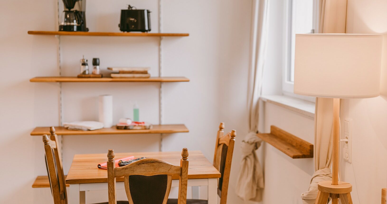 Gut Mischenried vacation apartment Kastanie dining area